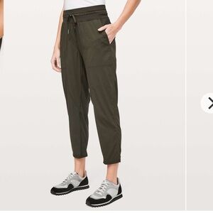 Lululemon Dance Studio Crop *25"
Dark Olive
Size 8